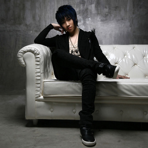 巨茎人妖自吸出精:
