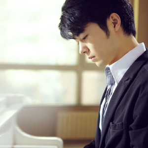 巨茎人妖自吸出精:
